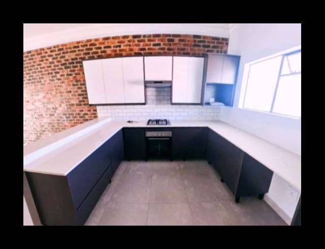 3 BEDROOM APARTMENT FOR SALE IN BRYANSTON